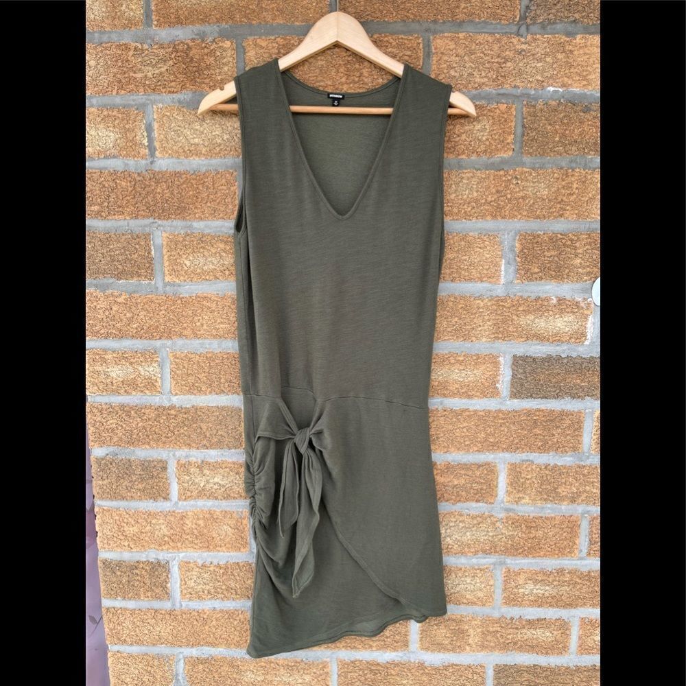 Monrow Supersoft V Dress in Hunter Green M - Picture 5 of 11